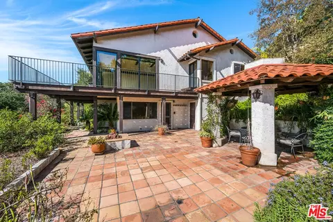 Exterior - 1382 Edgehill Pl, Pasadena, CA 91103 photo 8 of 9