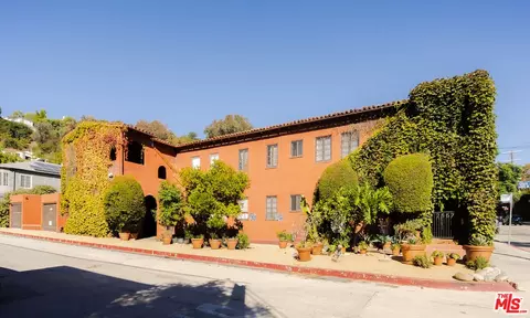 2563 N Beachwood Dr, Los Angeles, CA 90068