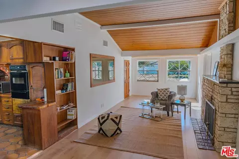 Living - 18643 Strathern St, Reseda, CA 91335 photo 1 of 2