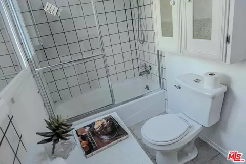 Bath - 18643 Strathern St, Reseda, CA 91335 photo 1 of 2