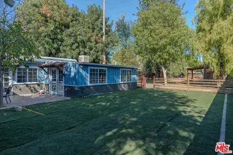 Exterior - 18643 Strathern St, Reseda, CA 91335 photo 4 of 9