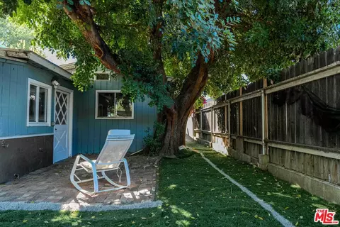 Exterior - 18643 Strathern St, Reseda, CA 91335 photo 5 of 9