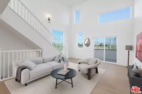 11220 Victory Blvd #3, North Hollywood, CA 91606