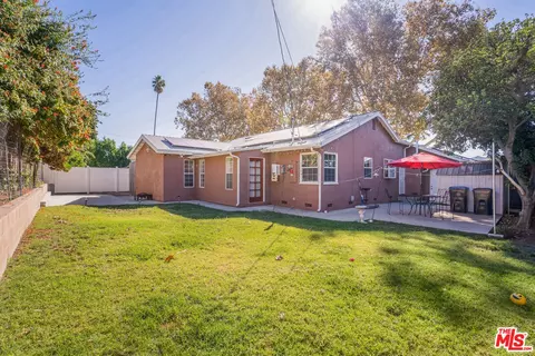 Exterior - 4141 Eileen St, Simi Valley, CA 93063 photo 5 of 7