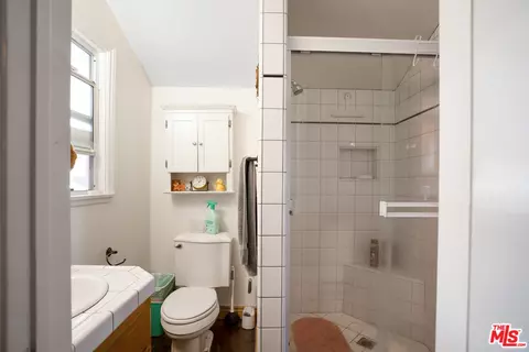 Bath - 4141 Eileen St, Simi Valley, CA 93063 photo 4 of 5