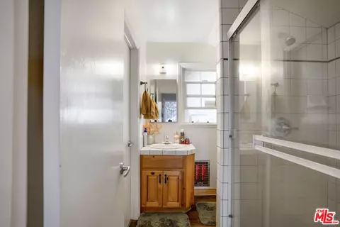 Bath - 4141 Eileen St, Simi Valley, CA 93063 photo 5 of 5