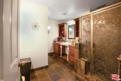 Bath - 4141 Eileen St, Simi Valley, CA 93063 photo 1 of 5