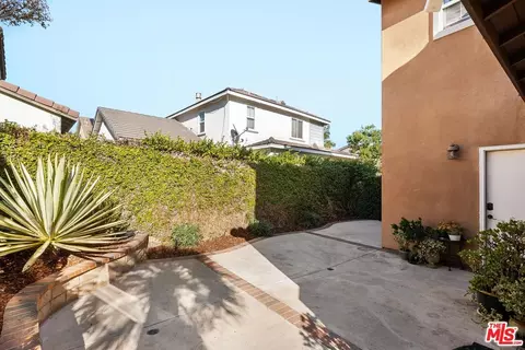 26951 Cape Cod Dr, Valencia, CA 91355 photo 19