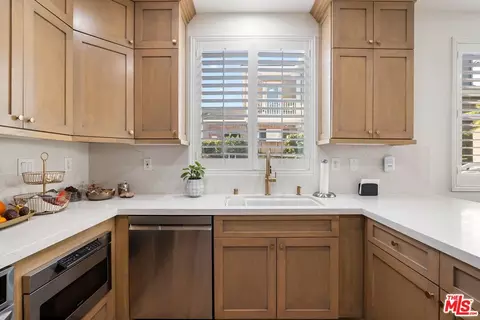 26951 Cape Cod Dr, Valencia, CA 91355 photo 7