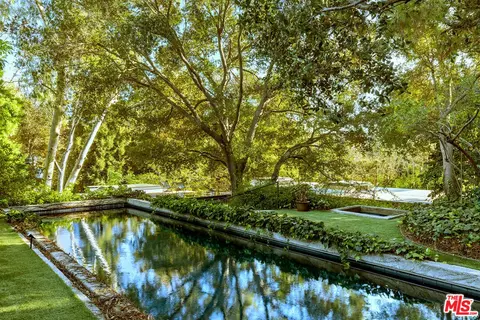 715 Brooktree Rd, Pacific Palisades, CA 90272