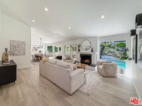 6129 Rod Ave, Woodland Hills, CA 91367