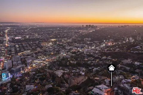 8692 Franklin Ave, Los Angeles, CA 90069