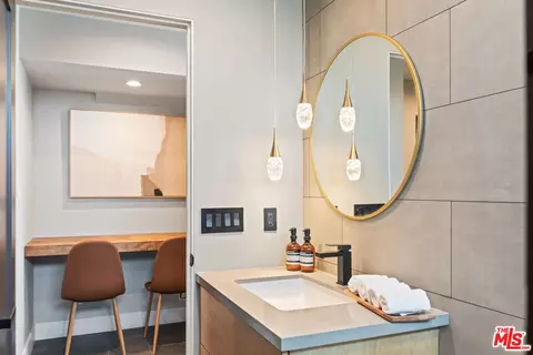 Bath - 61118 Prescott Trl, Joshua Tree, CA 92252 photo 3 of 7