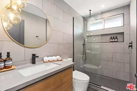 Bath - 61118 Prescott Trl, Joshua Tree, CA 92252 photo 4 of 7