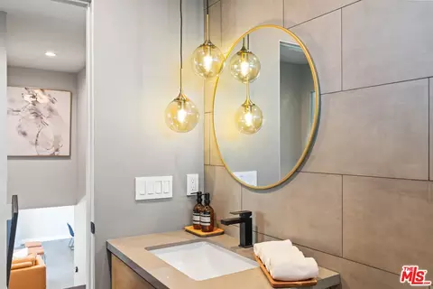Bath - 61118 Prescott Trl, Joshua Tree, CA 92252 photo 1 of 7