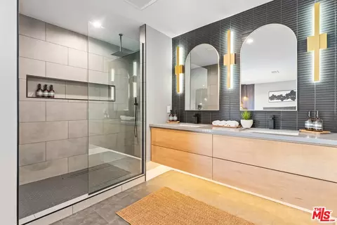 Bath - 61118 Prescott Trl, Joshua Tree, CA 92252 photo 5 of 7