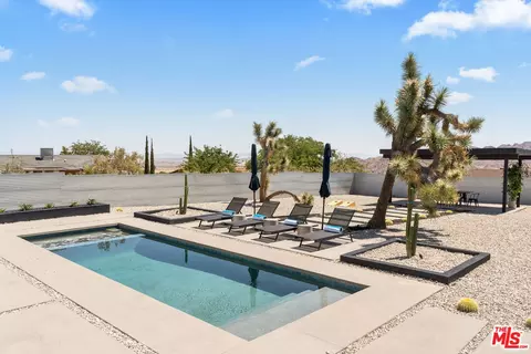 Exterior - 61118 Prescott Trl, Joshua Tree, CA 92252 photo 14 of 17
