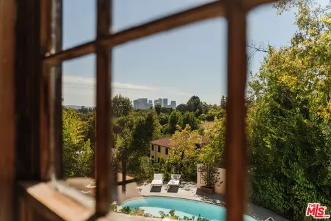 1277 Leona Dr, Beverly Hills, CA 90210