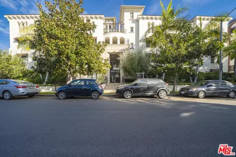 122 N Clark Dr #105, West Hollywood, CA 90048