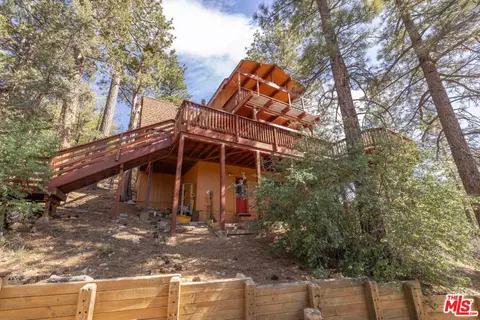 44185 Timron Ln, Sugarloaf, CA 92386