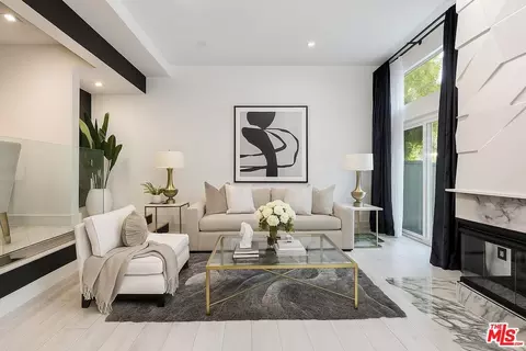 18730 Hatteras St #23, Tarzana, CA 91356