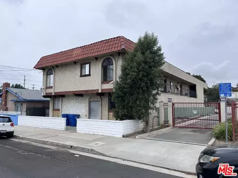 560 W 4th St, San Pedro, CA 90731