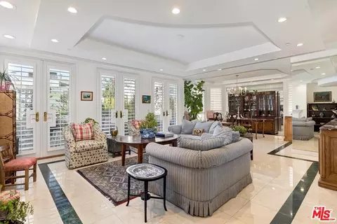 121 N Almont Dr #205, Beverly Hills, CA 90211