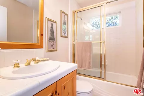Bath - 795 Zurich Dr, Lake Arrowhead, CA 92352 photo 5 of 5