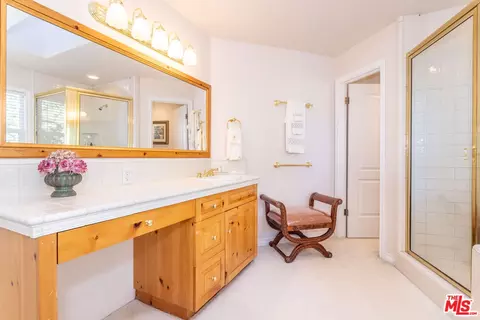 Bath - 795 Zurich Dr, Lake Arrowhead, CA 92352 photo 1 of 5