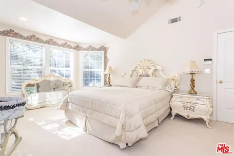 Bedroom - 795 Zurich Dr, Lake Arrowhead, CA 92352 photo 2 of 5
