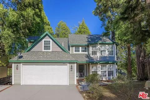 795 Zurich Dr, Lake Arrowhead, CA 92352