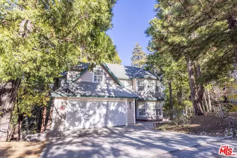 Exterior - 795 Zurich Dr, Lake Arrowhead, CA 92352 photo 4 of 5