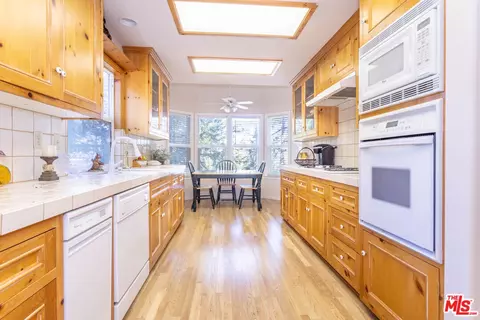 Kitchen - 795 Zurich Dr, Lake Arrowhead, CA 92352 photo 1 of 2