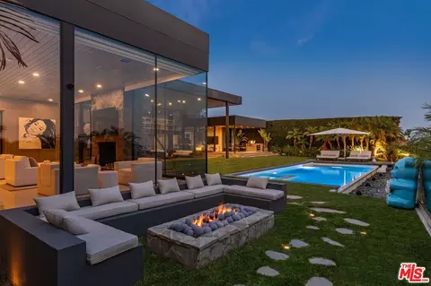 630 Clinton Pl, Beverly Hills, CA 90210