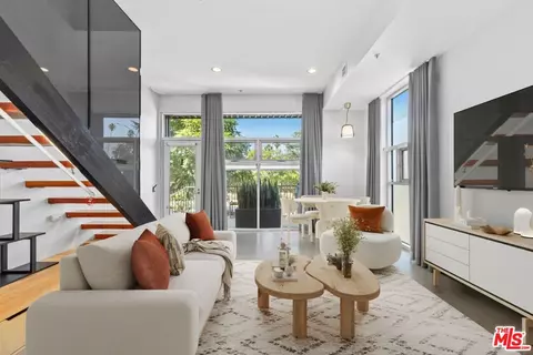 140 S Gramercy Pl #1, Los Angeles, CA 90004