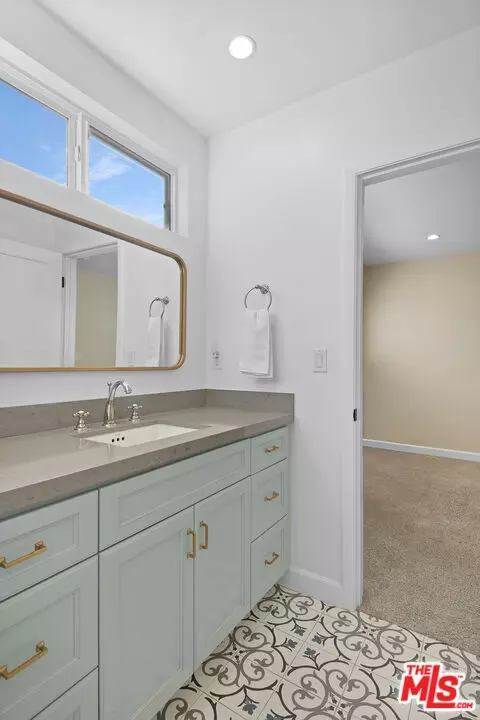 Bath - 13238 Cumpston St, Sherman Oaks, CA 91401 photo 4 of 7