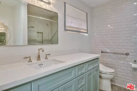 Bath - 13238 Cumpston St, Sherman Oaks, CA 91401 photo 5 of 7