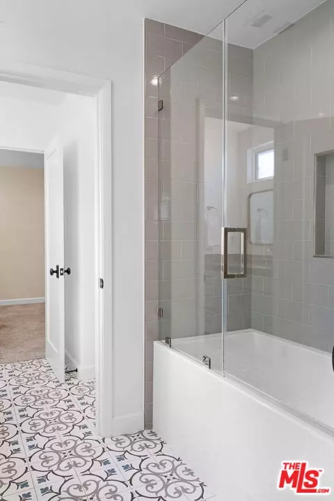 Bath - 13238 Cumpston St, Sherman Oaks, CA 91401 photo 1 of 7