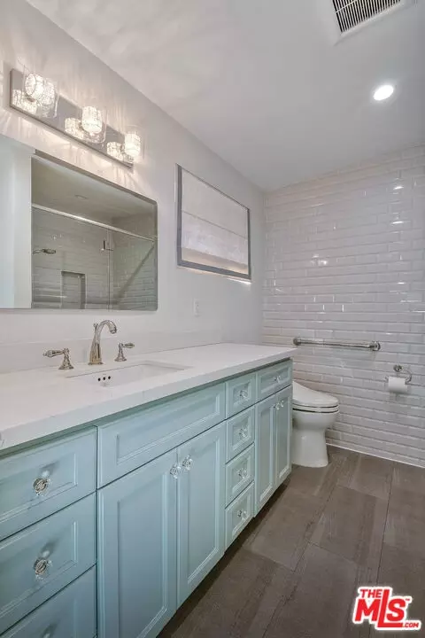 Bath - 13238 Cumpston St, Sherman Oaks, CA 91401 photo 6 of 7
