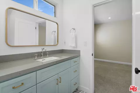 Bath - 13238 Cumpston St, Sherman Oaks, CA 91401 photo 3 of 7
