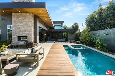 1385 Palms Blvd, Venice, CA 90291