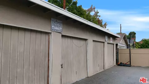 Exterior - 1105 W Clark Ave, Burbank, CA 91506 photo 8 of 10