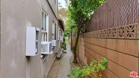 Exterior - 1105 W Clark Ave, Burbank, CA 91506 photo 9 of 10