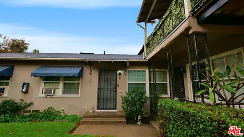Exterior - 1105 W Clark Ave, Burbank, CA 91506 photo 5 of 10