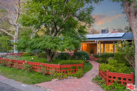 4958 Carpenter Ave, Valley Village, CA 91607