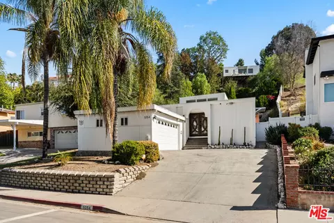 5154 Don Pio Dr, Woodland Hills, CA 91364