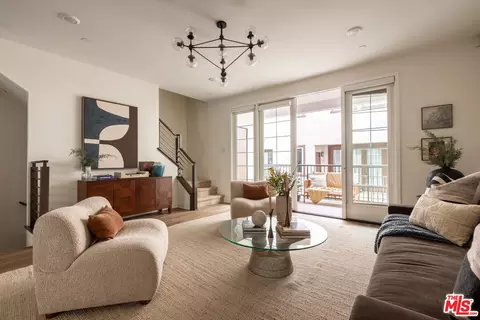 129 S Cessna Ln, Los Angeles, CA 90042