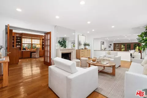 159 Granville Ave, Los Angeles, CA 90049