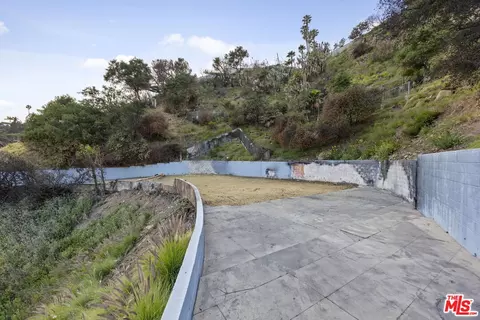 16613 Pequeno Pl, Pacific Palisades, CA 90272
