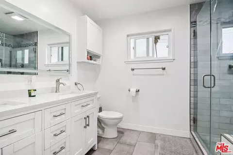 Bath - 407 E 211th St, Carson, CA 90745 photo 1 of 2